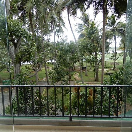Lake Edge Holiday Inn Tissamaharama Rom bilde