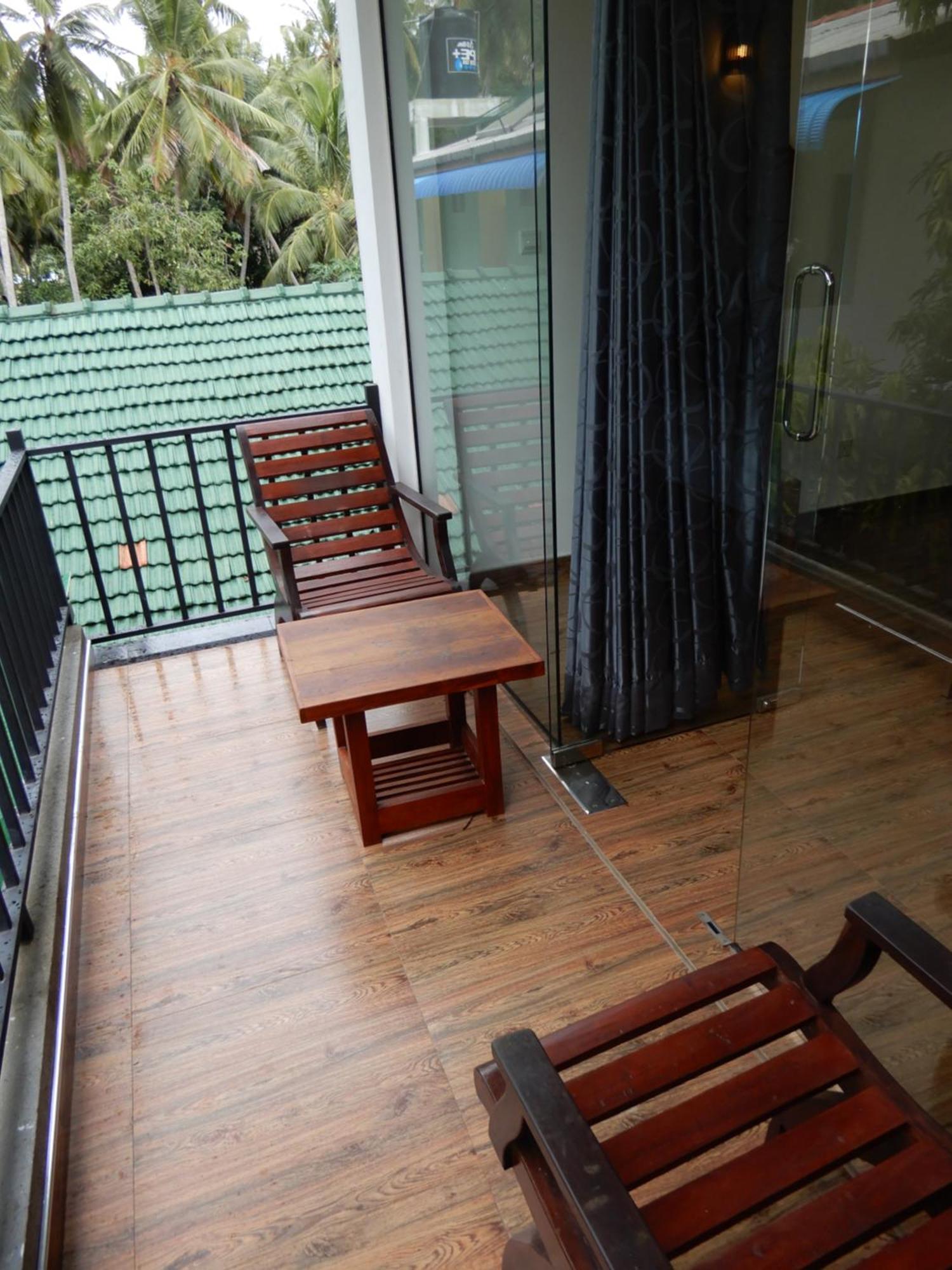 Lake Edge Holiday Inn Tissamaharama Rom bilde
